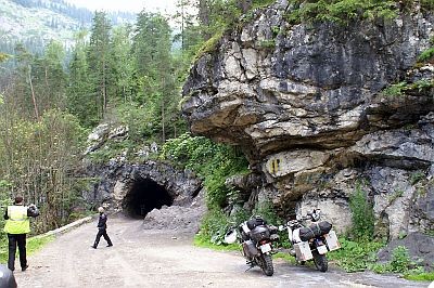 Původní, dnes opuštěný, tunel